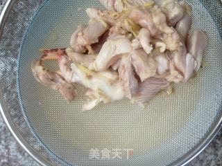 鸡腿萝卜丝汤的做法步骤：2