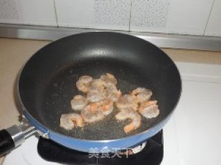 西芹炒虾仁的做法步骤：5