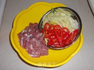 葱香肉丝的做法步骤：2