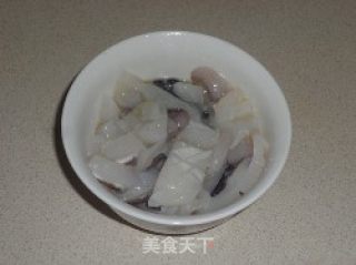 白炒墨鱼的做法步骤：1