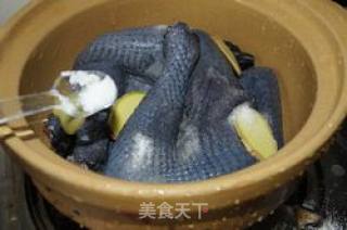 【闽菜】月子餐--盐焖乌鸡的做法步骤：3