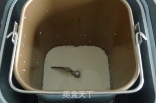 面包机做面包的做法步骤：1
