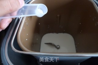 面包机做面包的做法步骤：2