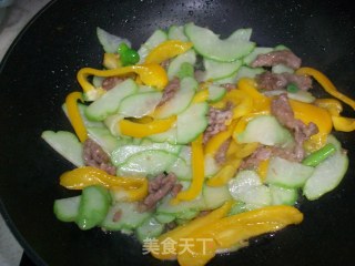 【闽菜】：当佛手瓜黄椒遇上肉片的做法步骤：2