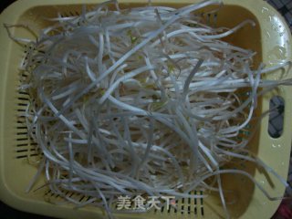 炒绿豆芽的做法步骤：1
