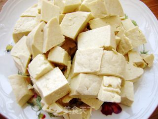 麻辣豆腐的做法步骤：1