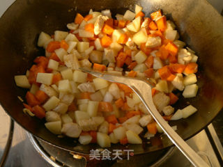 最美不过咖喱~美味的咖喱土豆鸡块~的做法步骤：2