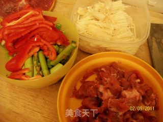 芦笋金针菇炒肉片的做法步骤：1