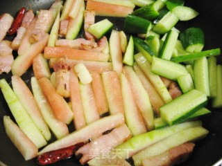 培根炒瓜皮的做法步骤：4