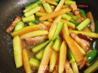 培根炒瓜皮的做法步骤：5