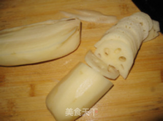 猪肉炒藕片的做法步骤：2