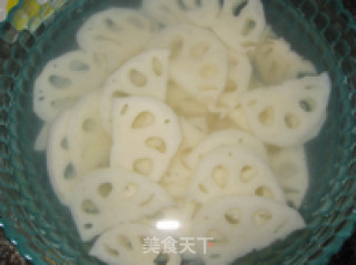 猪肉炒藕片的做法步骤：3