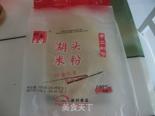 【闽菜】：炒湖头米粉（泉州地方特色菜）的做法步骤：1