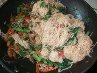 【闽菜】：炒湖头米粉（泉州地方特色菜）的做法步骤：10
