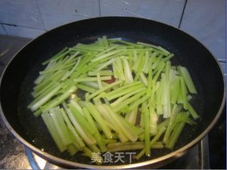 凉拌芹菜的做法步骤：4