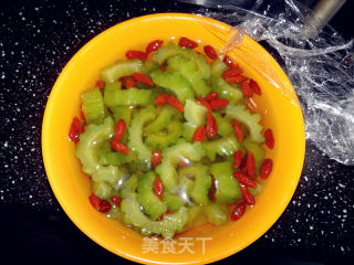 还是稍微有些苦的 蜜汁苦瓜的做法步骤：5