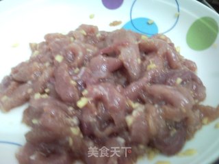 青椒肉丝的做法步骤：1