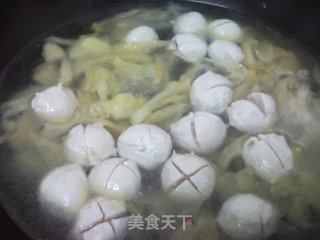 酸菜肉丸汤的做法步骤：3