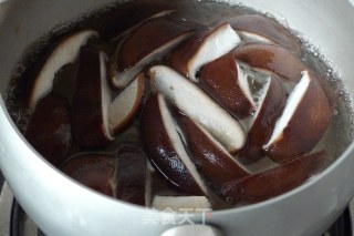 【闽菜】香菇青菜的做法步骤：2