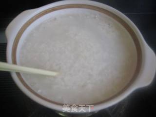 虾仁皮蛋粥的做法步骤：3