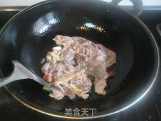 黄瓜炒猪肝的做法步骤：3
