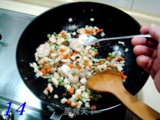 一款经典厦门炒饭“虾球鸡粒炒饭”的做法步骤：14