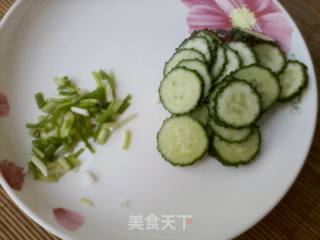 简单台式早餐－－鲜味花生酱拌面的做法步骤：2