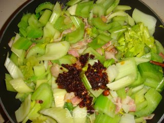 芹菜杂炒的做法步骤：6