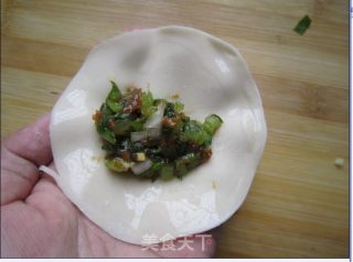 芹菜猪肉脆皮煎饺的做法步骤：5