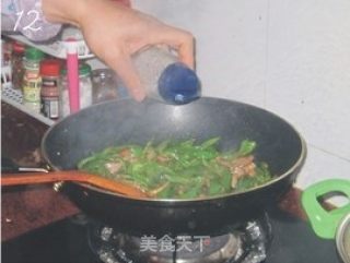 尖椒炒瘦肉的做法步骤：12