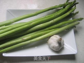 【闽菜】清炒芦笋的做法步骤：1