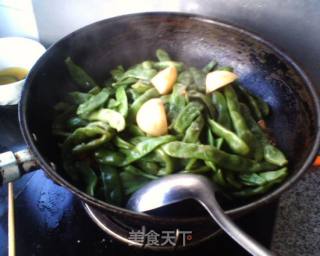 土豆炖豆角的做法步骤：8