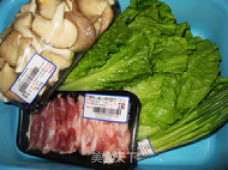 袖珍菇生菜汤的做法步骤：1