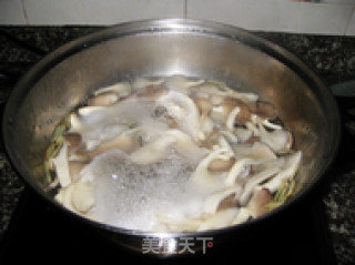 袖珍菇生菜汤的做法步骤：4