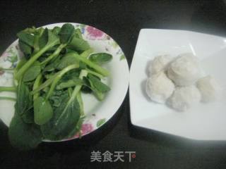 青菜鱼丸汤的做法步骤：1