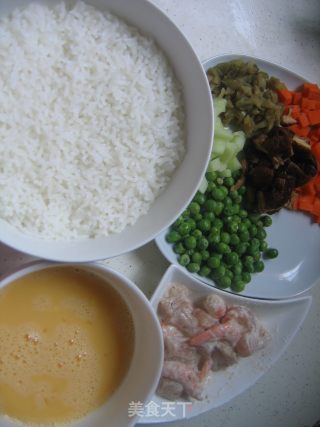 【闽菜】虾球鸡粒炒饭的做法步骤：3