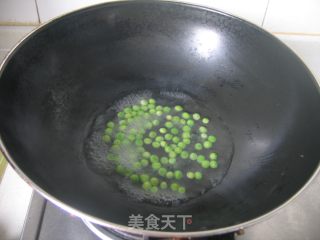 【闽菜】虾球鸡粒炒饭的做法步骤：5