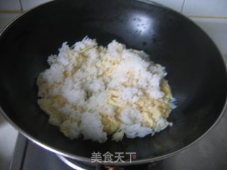 【闽菜】虾球鸡粒炒饭的做法步骤：9