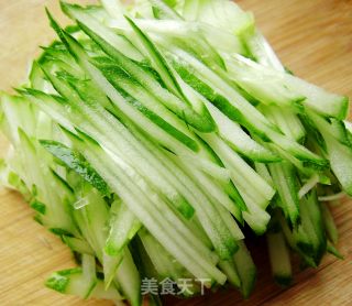 三丝拌面的做法步骤：1