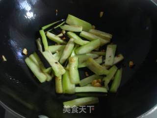 苦瓜炒茄子的做法步骤：3