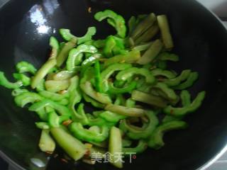 苦瓜炒茄子的做法步骤：4