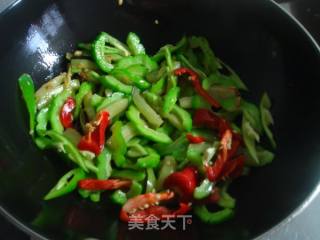 苦瓜炒茄子的做法步骤：5