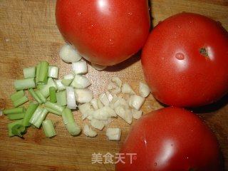 番茄牛肉砂锅的做法步骤：1