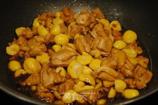 【苏菜】红烧栗子鸡的做法步骤：11