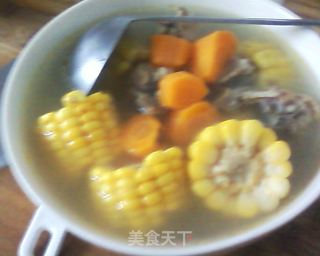 胡萝卜玉米鸡骨汤的做法步骤：6