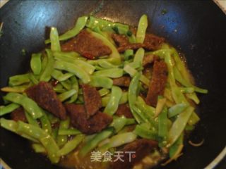 【苏菜】豆角烧肉饼的做法步骤：11