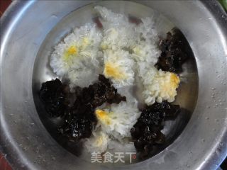 【苏菜】双耳玉米汤的做法步骤：1