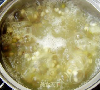 薏米百合绿豆粥的做法步骤：3