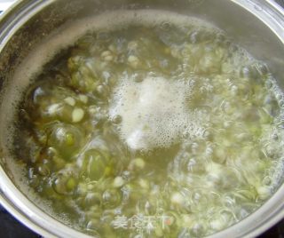 薏米百合绿豆粥的做法步骤：4