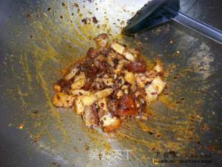 家常菜肴@@虾米酱炒烧肉的做法步骤：5
